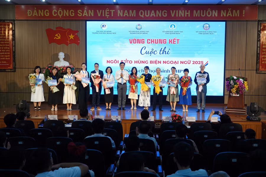 ngoi-sao-hung-bien-tieng-nhat-truong-ngoai-ngu.jpg