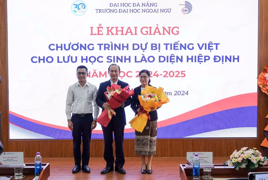 truong-dai-hoc-ngoai-ngu-luu-hoc-sinh-lao.jpg