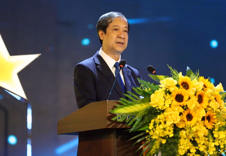 bo-truong-nguyen-kim-son-phat-bieu-tai-dai-hoc-da-nang.jpg