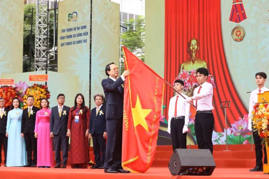 thu-truong-pham-ngoc-thuong-truong-su-pham-da-nang.jpg