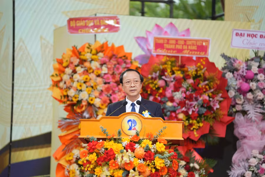 thu-truong-bo-gddt-pham-ngoc-thuong-su-kien-truong-su-pham.jpg