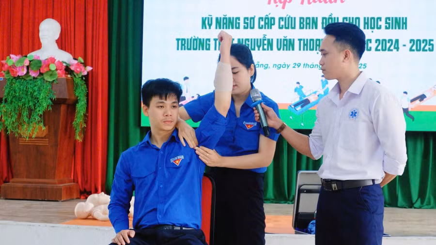mo-hinh-lop-hoc-ky-nang-truong-thpt-nguyen-van-thoai.jpg