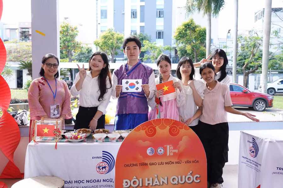 tet-trong-toi-tim-hieu-tet-viet-dai-hoc-ngoai-ngu.jpg