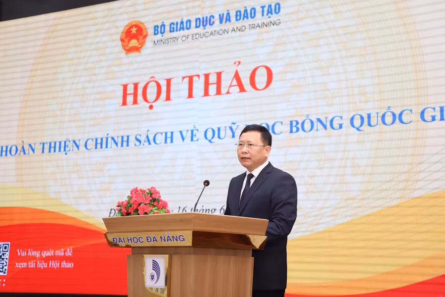 Ông Trần Văn Đạt, Phó Vụ trưởng Vụ Học sinh, sinh viên, Bộ GD&ĐT phát biểu đề dẫn tại Hội thảo.