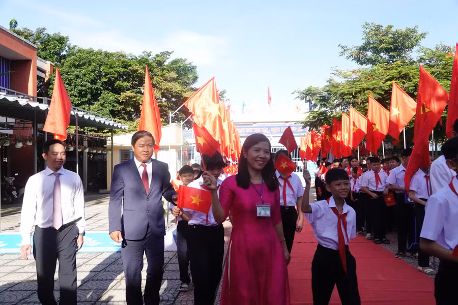 ong-luong-nguyen-minh-triet.jpg