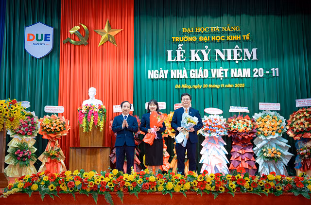 2-giao-su-truong-dai-hoc-kinh-te-da-nang.png
