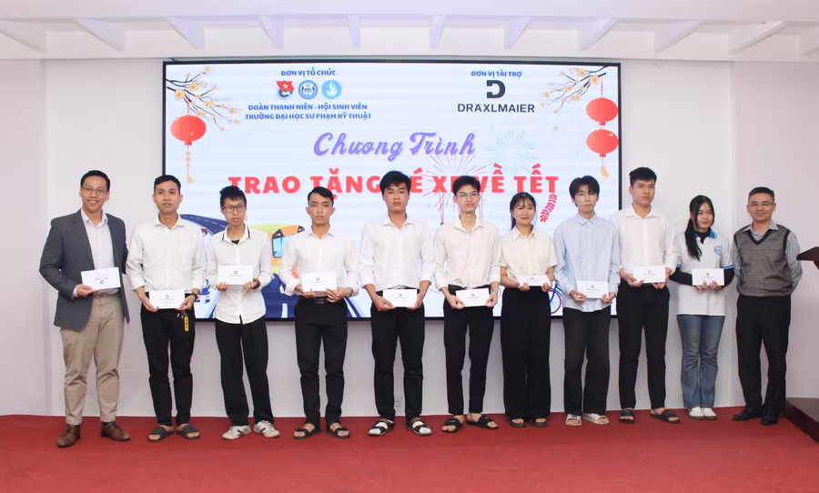 tang-ve-xe-dai-hoc-da-nang.png