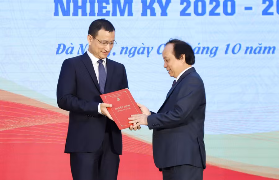 pgsts-nguyen-le-hung-2325.jpg