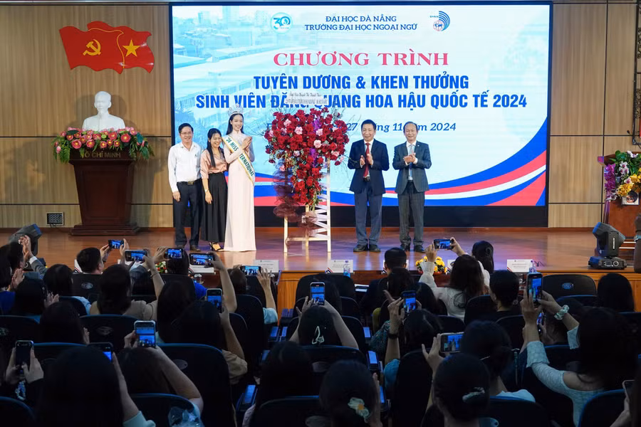 gia-dinh-hoa-hau-thanh-thuy.jpg