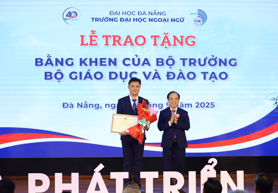 bang-khen-cua-bo-truong-bo-gddt.jpg
