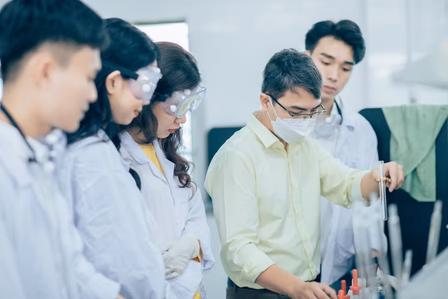 Giảng viên, sinh viên Trường Đại học Sư phạm - Đại học Đà Nẵng (UED) có nhiều đề tài nghiên cứu và sáng chế, giải pháp có giá trị.