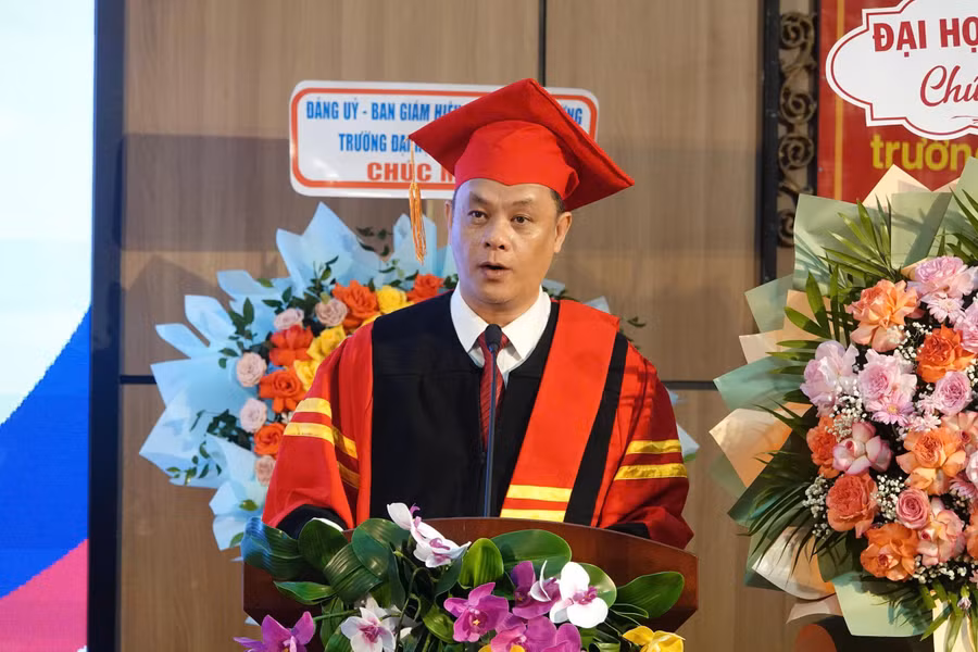 hieu-truong-truong-dai-hoc-ngoai-ngu-da-nang.jpg