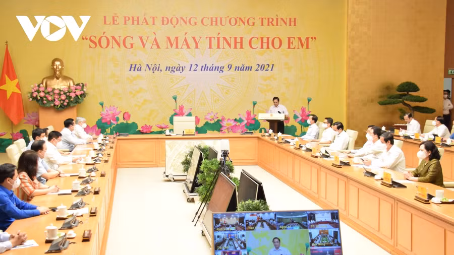 Bộ trưởng Nguyễn Mạnh Hùng: "Sóng và máy tính cho em" cũng là để xây dựng xã hội số ảnh 1