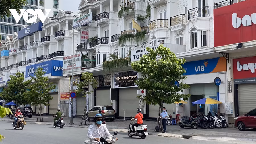 Giãn cách xã hội không gây xáo trộn nhiều đến đời sống của người dân TPHCM ảnh 1 Giãn cách xã hội không gây xáo trộn nhiều đến đời sống của người dân TPHCM ảnh 1