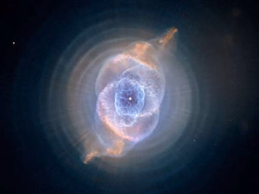 Những bức ảnh ấn tượng nhất do NASA ghi lại được ảnh 5 Tinh vân Mắt mèo là một trong những tinh vân hành tinh phức tạp nhất trên bầu trời đêm với vẻ đẹp vô cùng ấn tượng.
