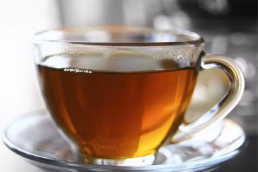 Làm dịu cơn ho: Bạn có thể chống lại cơn ho có đờm với một tách trà tiêu đen với mật ong. Tiêu đen giúp cải thiện tuần hoàn máu và làm loãng đờm, đồng thời mật ong giúp làm giảm cảm giác ngứa họng và có tác dụng kháng sinh nhẹ.