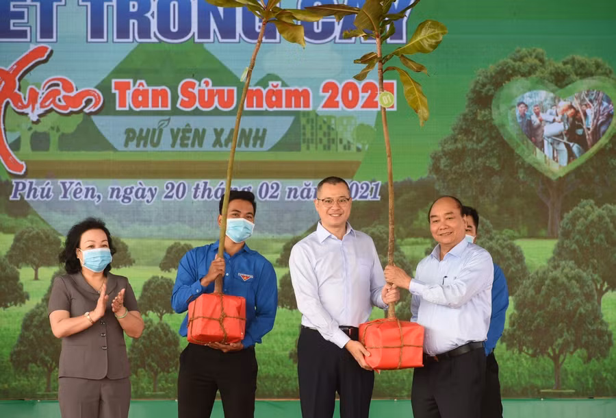 Thủ tướng tặng cây xanh cho tỉnh Phú Yên.&nbsp;