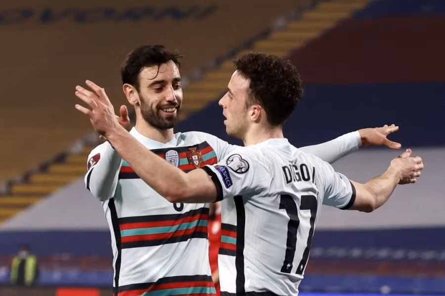 Ronaldo bị trọng tài “cướp bàn thắng”, Bồ Đào Nha hòa đau đớn Serbia ảnh 1 Diogo Jota ăn mừng bàn thắng (Ảnh: Getty).