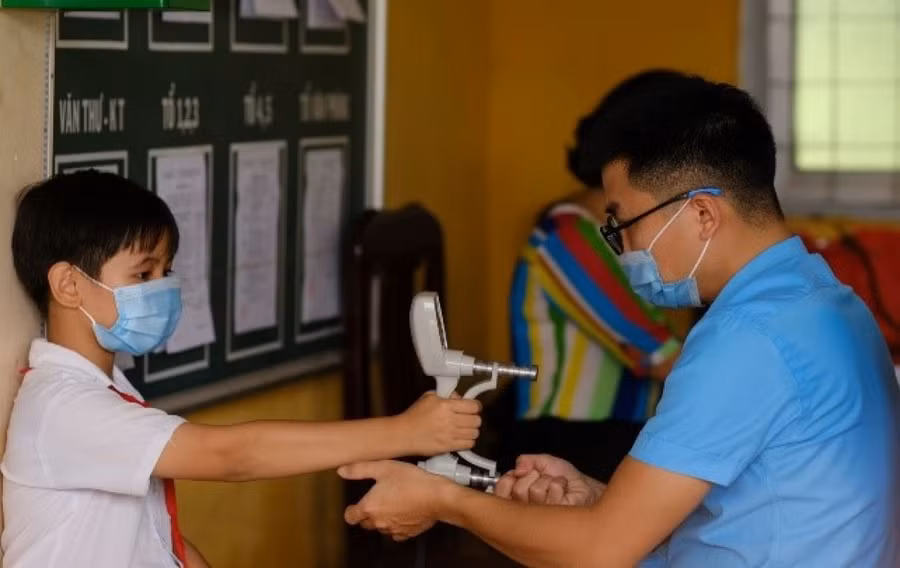 Đo các chỉ số về thể chất cho học sinh tại trường tiểu học Hòa Tân 1 – tỉnh Đồng Tháp