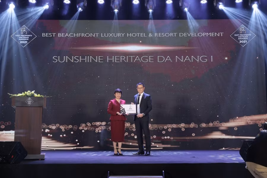 Giải thưởng “Dự án khách sạn và nghỉ dưỡng cao cấp hướng biển tốt nhất Việt Nam 2021 - Best Beachfront Luxury Hotel &amp; Resort Development Vietnam 2021” đã được trao cho Dự án Sunshine Heritage Đà Nẵng I.