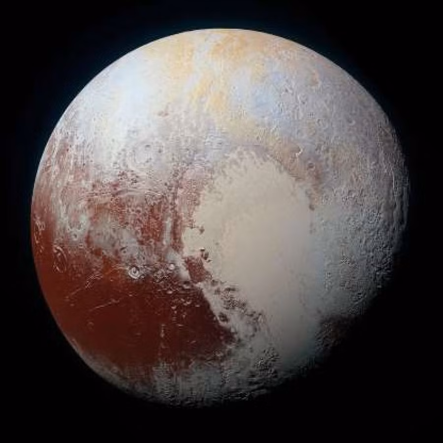 Những bức ảnh ấn tượng nhất do NASA ghi lại được ảnh 3 Sao Diêm vương từng được coi là hành tinh thứ 9 trong Hệ Mặt trời nhưng năm 2006 đã bị "giáng cấp" xuống chỉ còn là một "hành tinh lùn". Dù thay đổi tình trạng liên tục nhưng một điều không thể phủ nhận là vẻ đẹp ngoạn mục của Sao Diêm Vương qua bức ảnh được chụp từ tàu thăm dò New Horizons của NASA.