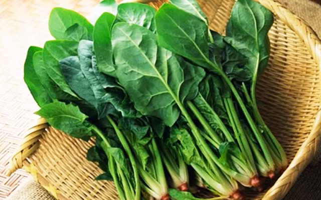 Rau cải bó xôi giàu sắt tốt cho mẹ bầu