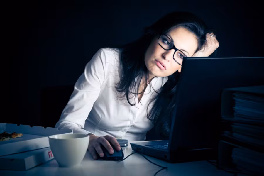 Thức khuya là nguyên nhân gây ra rất nhiều vấn đề sức khỏe.