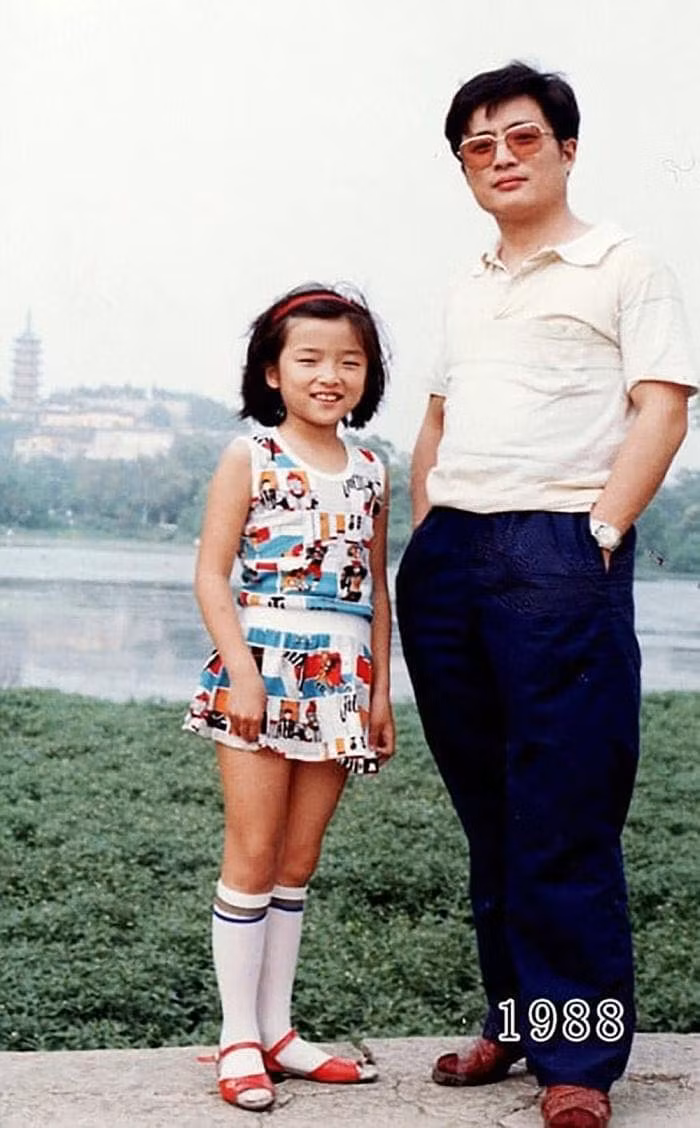 Thời gian trôi nhanh, con gái đã lớn