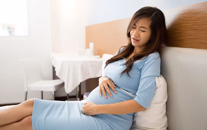 Đau bụng dữ dội cần đi khám