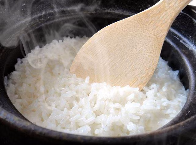 Đến bây giờ, anh chàng vẫn không hề đụng vào cơm (Ảnh minh họa)