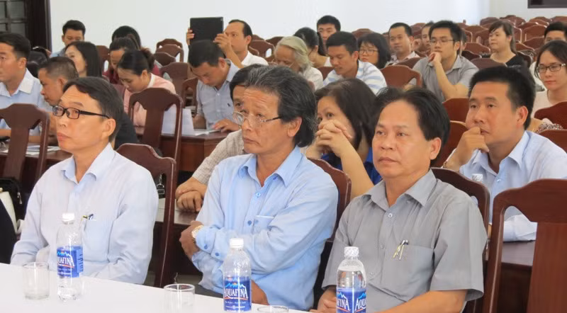 Đông đảo cán bộ ,giảng viên cùng khách mời đã có mặt tại buổi lễ