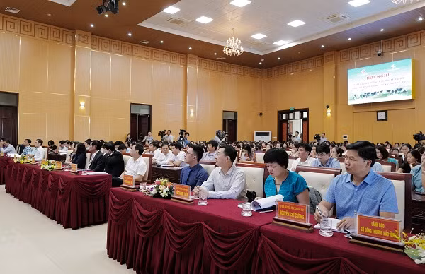 Sáng 30/9, hơn 300 đại biểu và cán bộ giáo dục đã đến tham dự “Hội nghị đảm bảo an toàn thực phẩm đối với sản phẩm sữa dùng trong trường học” do Hiệp hội sữa Việt Nam tổ chức.