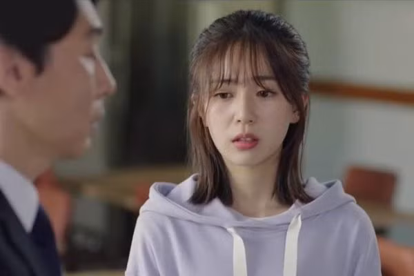 Chỉ có mình tôi là không biết gì cả. Mà cũng vì tôi giấu anh về gia đình mình, cho nên anh cũng không biết. (Ảnh: Minh họa).
