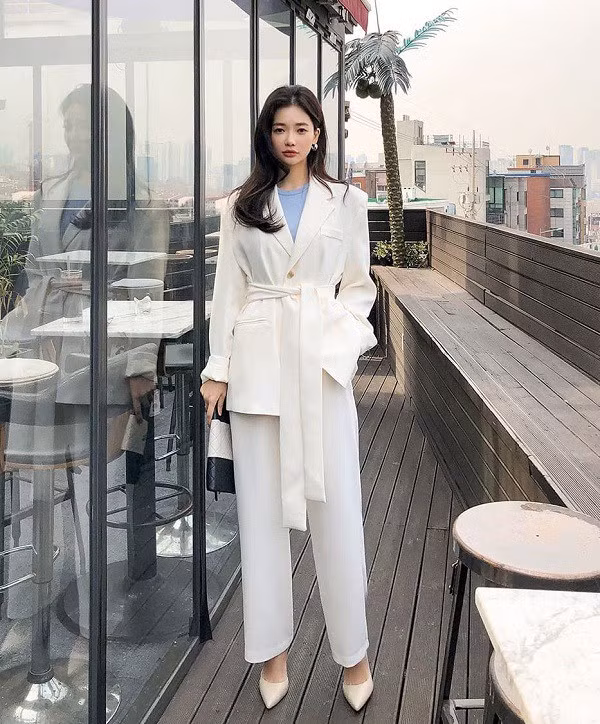 Chị em sẽ trở thành quý cô thanh lịch khi diện kiểu áo này đi làm.