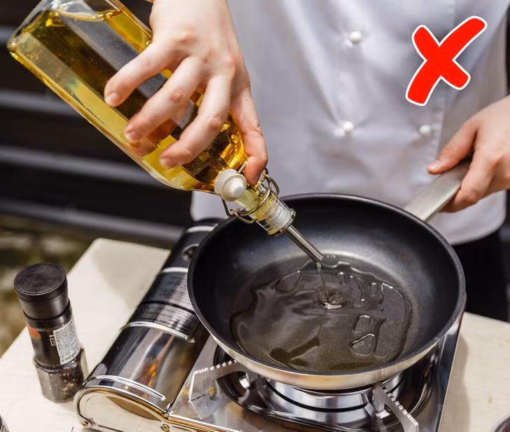 10 lỗi nấu ăn có thể làm hỏng cả mâm cơm nhà bạn ảnh 4