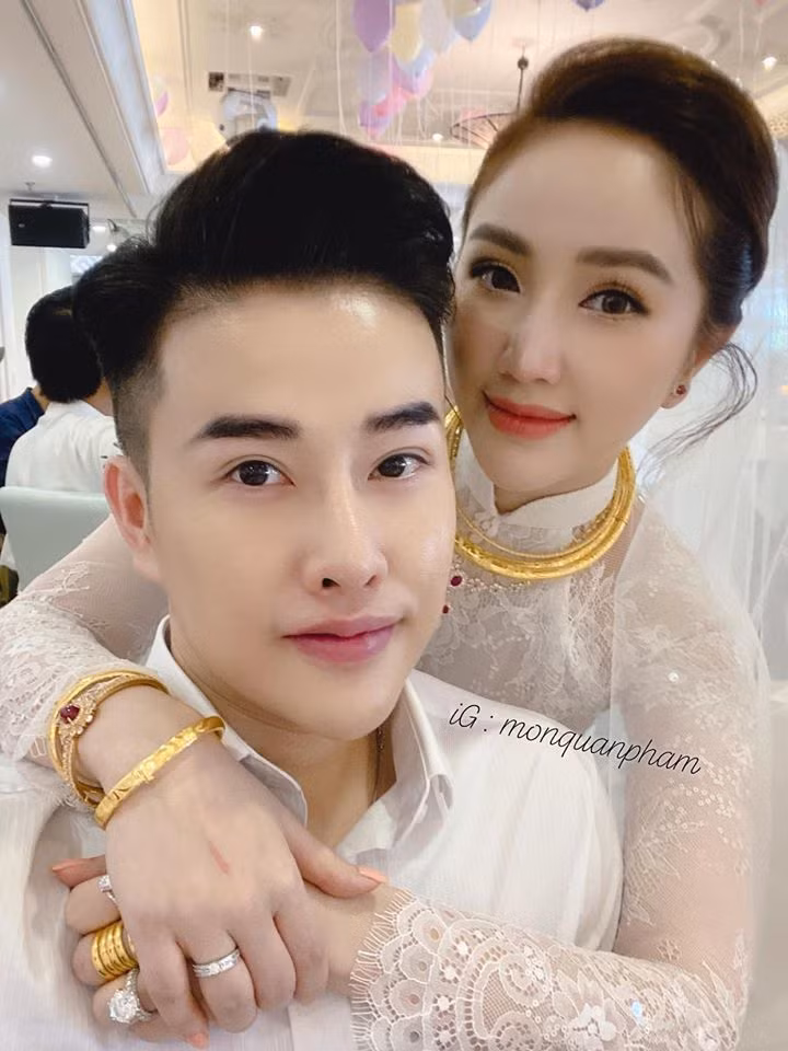 Bảo Thy đeo vàng và kim cương nặng trĩu trong đám cưới