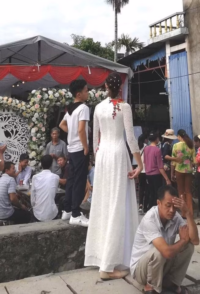 Chú rể Hải Phòng tiết lộ cách cưa đổ cô dâu cao hơn mình nửa mét3