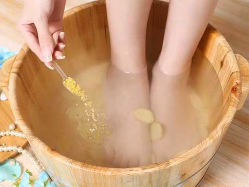 tay chân lạnh là bị gì