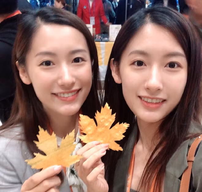 Cặp chị em sinh đôi 