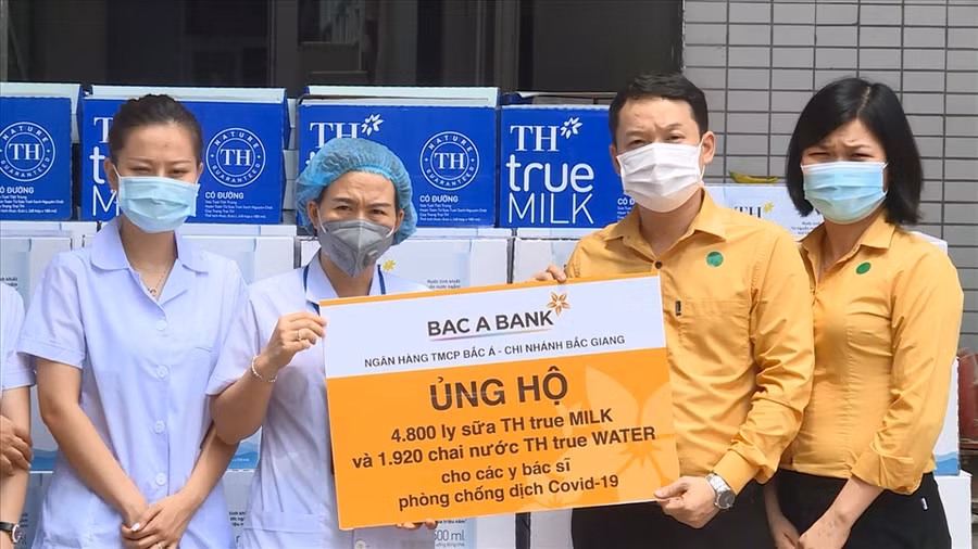 BAC A BANK ủng hộ sữa tại Bắc Giang.