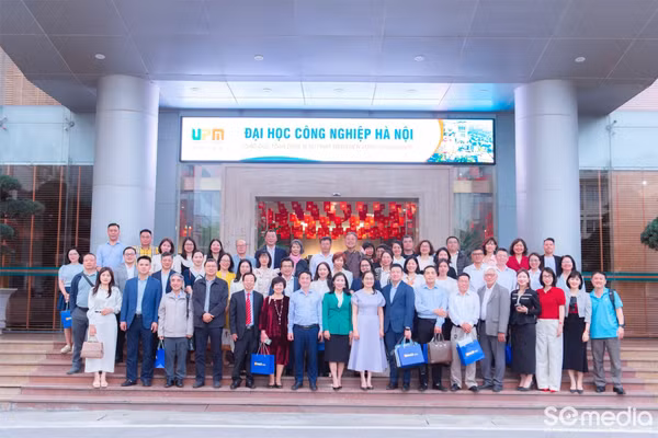 Hội nghị bàn tròn "Thúc đẩy cam kết và thực thi chính sách ESG của các bên liên quan" quy tụ các chuyên gia, đại diện ngân hàng, doanh nghiệp và các tổ chức xã hội uy tín.