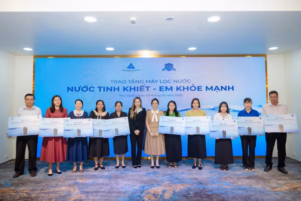 Tân Á Đại Thành trao tặng máy lọc nước cho 50 trường học tại đặc khu Phú Quốc