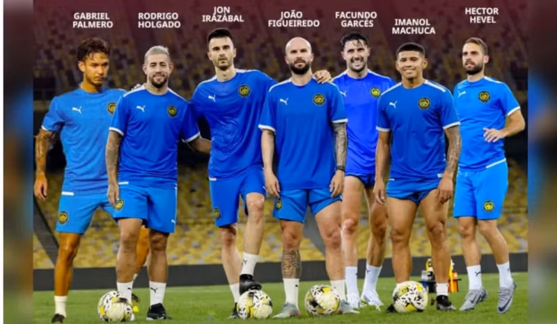 Holgado là 1 trong 7 cầu thủ gốc gác nước ngoài bị FIFA xử phạt vì cáo buộc làm giả giấy tờ trong quá trình nhập tịch và khoác áo đội tuyển Malaysia. 7-cau-thu-nst-179.jpg