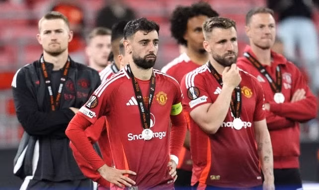 manchester-united-2425-2.jpg