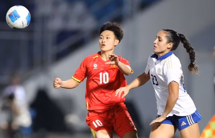 Hiệp một trận đấu giữa tuyển nữ Việt Nam và Philippines kết thúc với tỷ số 0-0. z7305833373305-b80f0884b0794df7ff1740aa7e644e18-2-1765196413-418-width740height474.jpg