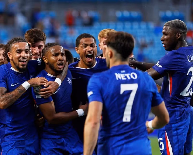 Trong khi đó, Chelsea sẽ cán đích thứ 6 với 63 điểm, kém Liverpool đúng 2 điểm và lỡ hẹn với đấu trường danh giá nhất châu Âu mùa sau. chelsea-2829-4067.jpg