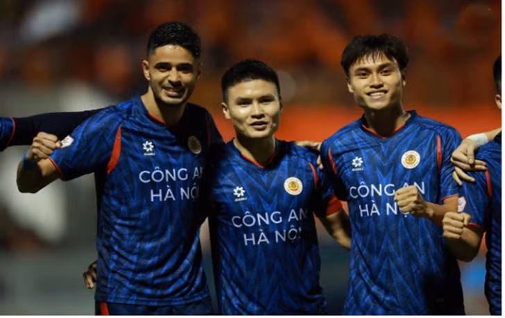 Theo Siêu máy tính Chat GPT, CLB Công an Hà Nội và Thể Công Viettel FC đang cạnh tranh ngôi vô địch V-League, trong khi các đội khác không còn cơ hội nâng cúp. Ảnh: Internet. 0000000000000000000-2868.png