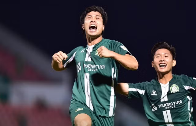 Với việc V-League mùa này có 1,5 suất xuống hạng, giải hạng Nhất cũng được trao 1,5 suất lên chơi ở hạng đấu cao nhất của bóng đá Việt Nam. phuong-1-17452383822381281814834.jpg