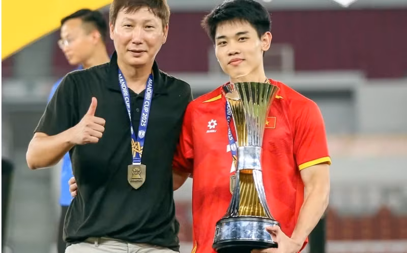 Khả năng HLV Kim Sang-sik cũng sẽ không sử dụng 3 cầu thủ quá tuổi ở ASIAD 2026 mà sử dụng toàn bộ cầu thủ của lứa U21 Việt Nam. image.png