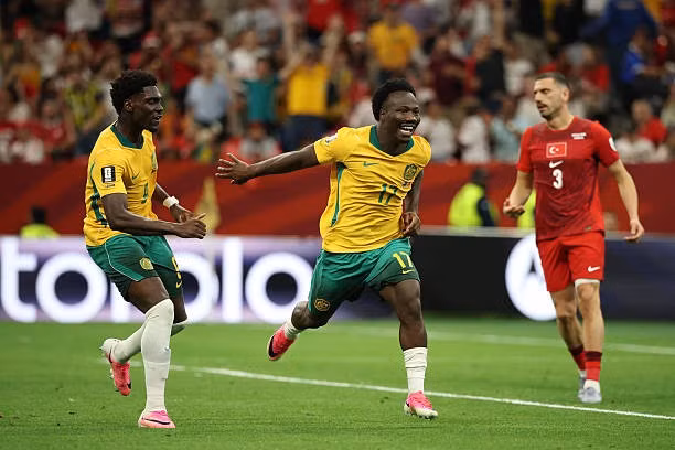 Trong khi đó, tuyển Úc cũng gây bất ngờ khi quật ngã Thổ Nhĩ Kỳ 2-0 ở trận mở màn. img-2fe0f8af.jpg